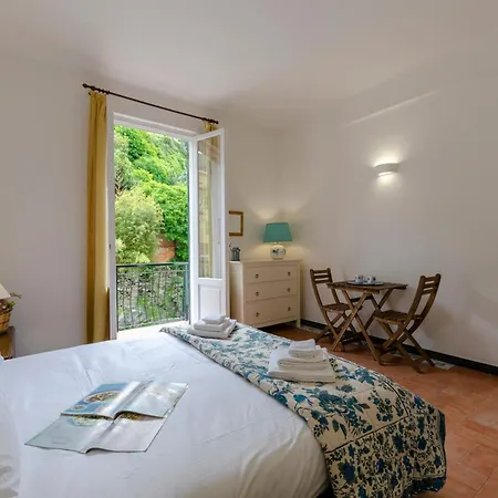 Joivy Family Flat Balcony Vernazza, Cinque Terre Apartment *
