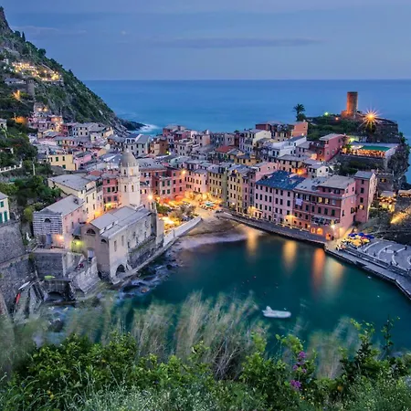 Joivy Family Flat Balcony Vernazza, Cinque Terre Apartment *